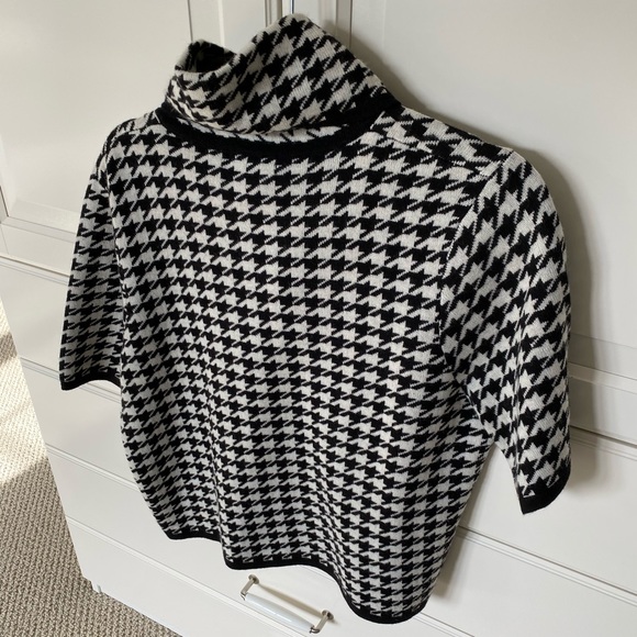 Houndstooth coverup sweater - Picture 3 of 8